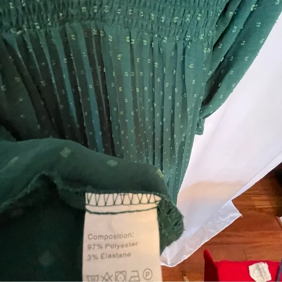 Green Pleated Tie Front dress - Picture 4 of 4